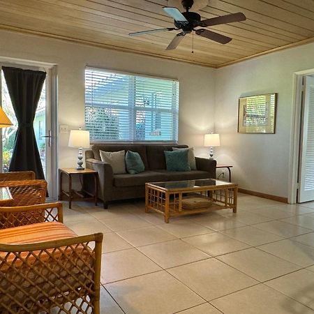 The Grove Beach Condominiums Delray Beach Exterior photo