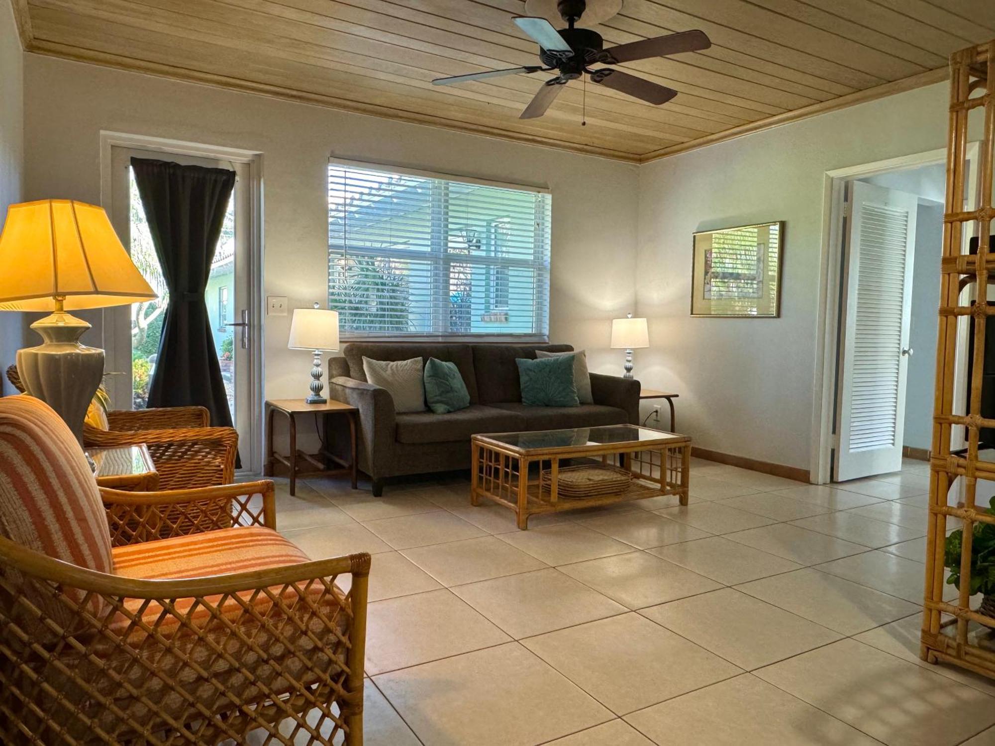 The Grove Beach Condominiums Delray Beach Exterior photo