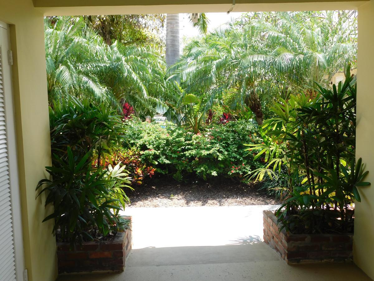 The Grove Beach Condominiums Delray Beach Exterior photo