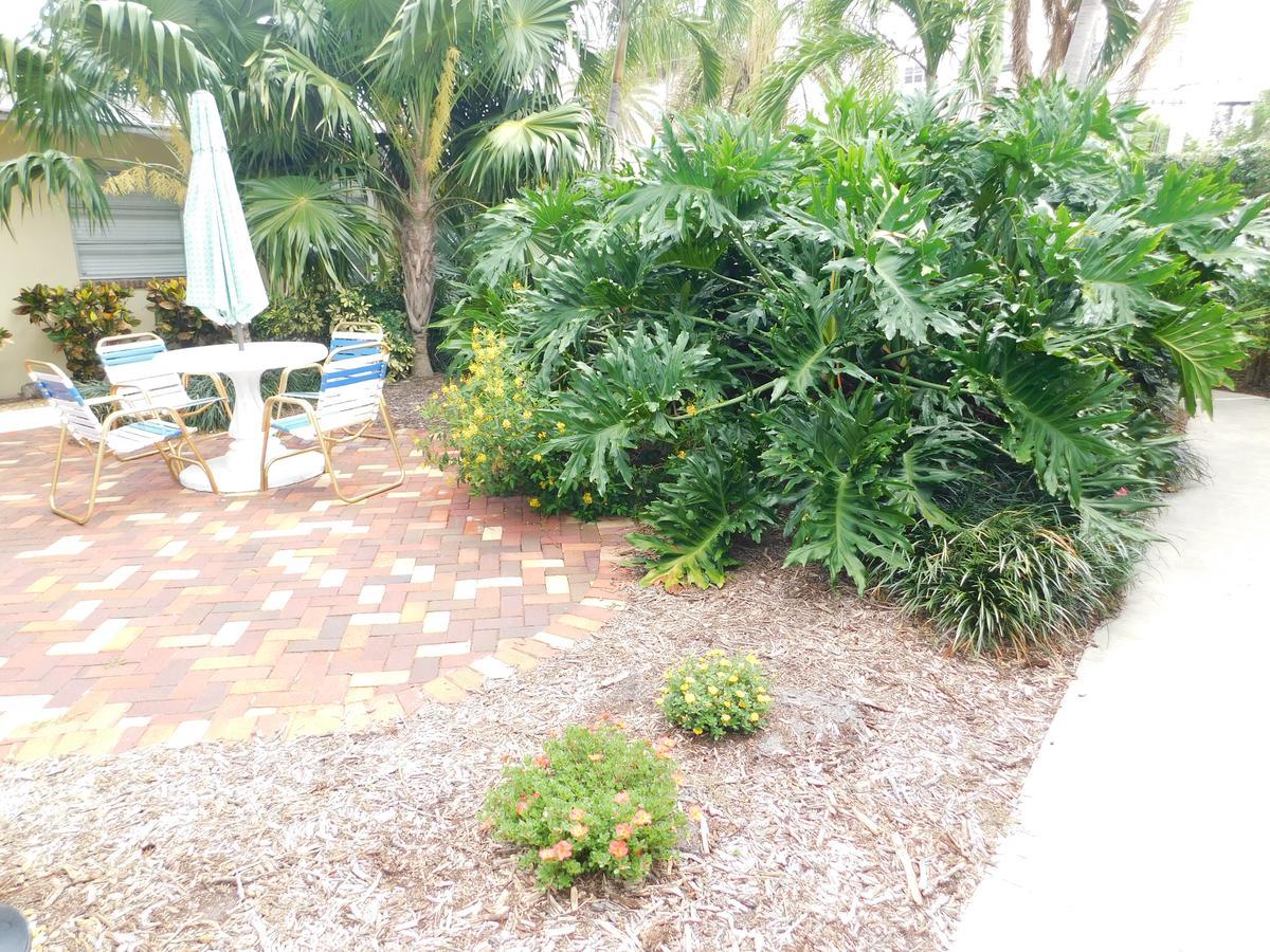 The Grove Beach Condominiums Delray Beach Exterior photo
