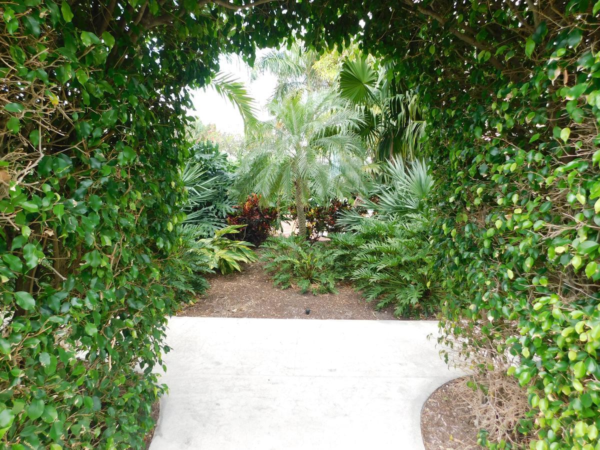 The Grove Beach Condominiums Delray Beach Exterior photo